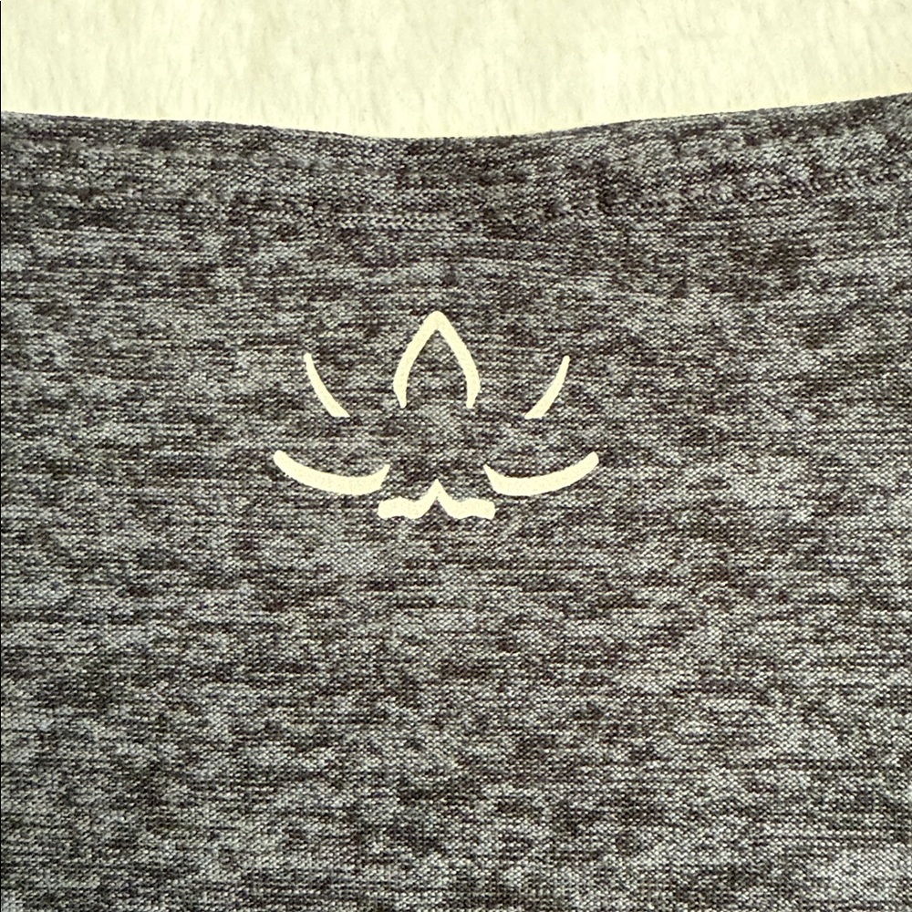 Beyond Yoga | Featherweight Morning Light Long Sleeve Pullover Top Gray/Black M - Picture 9 of 14